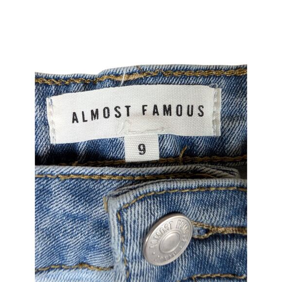 Almost Famous Womens Size 9 Two-Tone Cropped Distressed Raw Hem Jeans - Picture 9 of 9